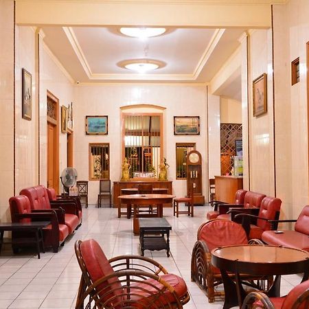 Hotel Paviljoen Сурабая Екстериор снимка