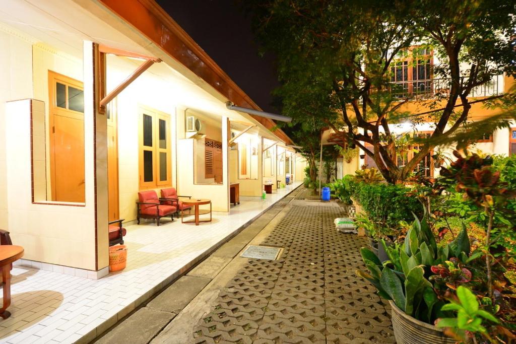 Hotel Paviljoen Сурабая Екстериор снимка